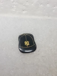 NY Yankees MLB Hat Style Shaped Cap Metal Pin Vintage Clutch Back - Picture 1 of 4