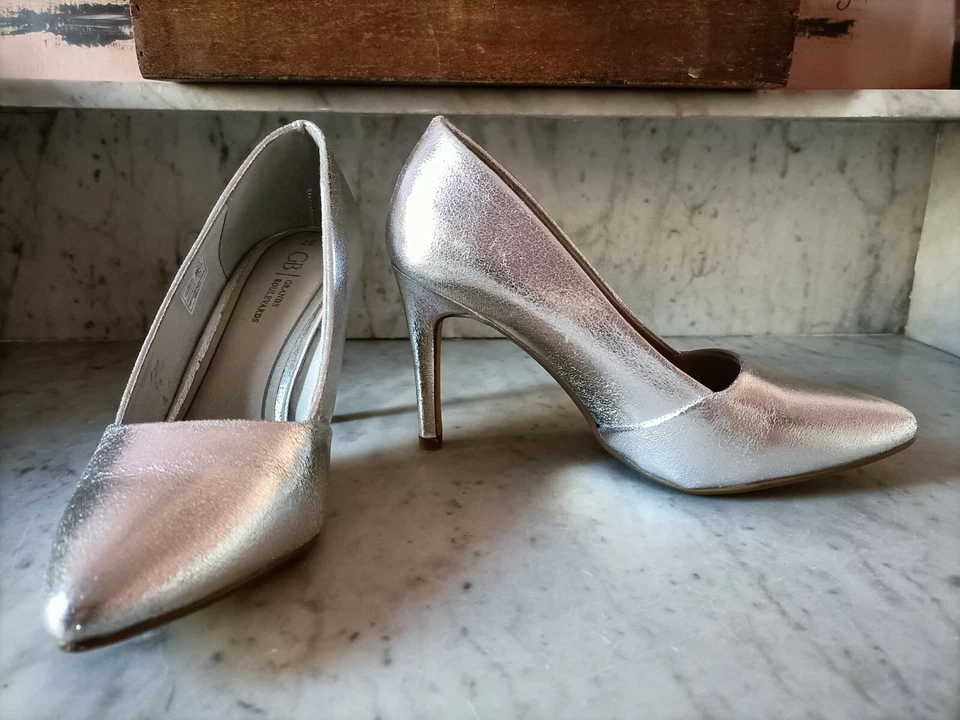Escarpins lamés argent p.37 état neuf talons 9 cm - Photo 1/1
