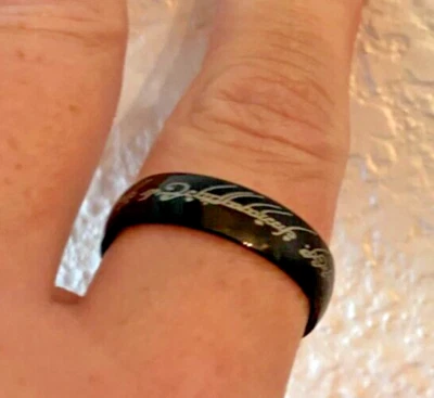 Alianza de boda para hombre tungsteno negro Señor de los Anillos temática talla 10 nueva joyería Foto 1 de 3