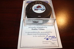 COLORADO AVALANCHE RADIM VRBATA AUTO PUCK W/CERT - Picture 1 of 2