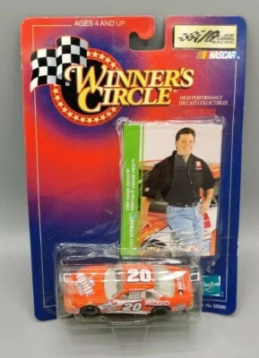 Tarjeta de coche fundido a presión Nascar Tony Stewart número 20 Joe Gibbs Racing Winner's Circle Foto 1 de 4