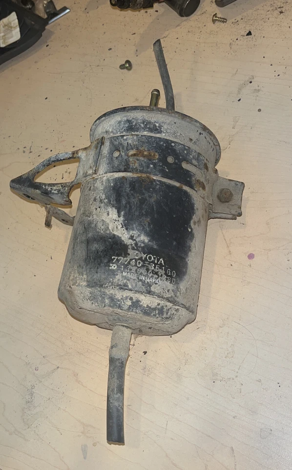 Toyota Pickup 4Runner 1984-1989 OEM bote de carbón de vapor combustible 77740-35160 Foto 1 de 4