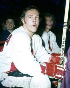 Yvan Cournoyer team Canada 1972 8x10 Photo - Picture 1 of 1