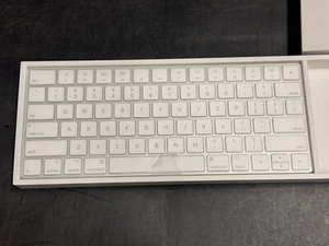 NEW Genuine Apple Magic Keyboard 2 Wireless A1644 Rechargeable - Silver - Picture 1 of 1
