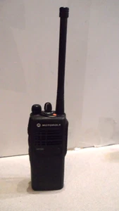 Motorola HT750 136-174 MHz VHF 16Ch 5W Two Way Radio AAH25KDC9AA3AN w/Batt - Picture 1 of 7
