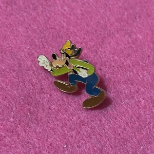 Spilla Disney Pippo che ride  - Foto 1 di 2