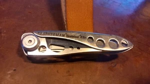 Navaja de bolsillo Leatherman Skeletool KBX con abrebotellas, plateada - Imagen 1 de 4