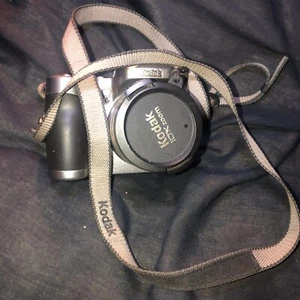 Kodak EasyShare Z740 5.0MP Digital Camera 10X Optical Zoom Strap - Picture 1 of 6