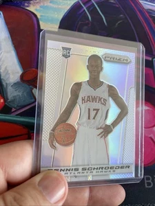 2013-2014 Dennis Schröder; Panini Prizm Silver RC Rookie #286 - Bild 1 von 3