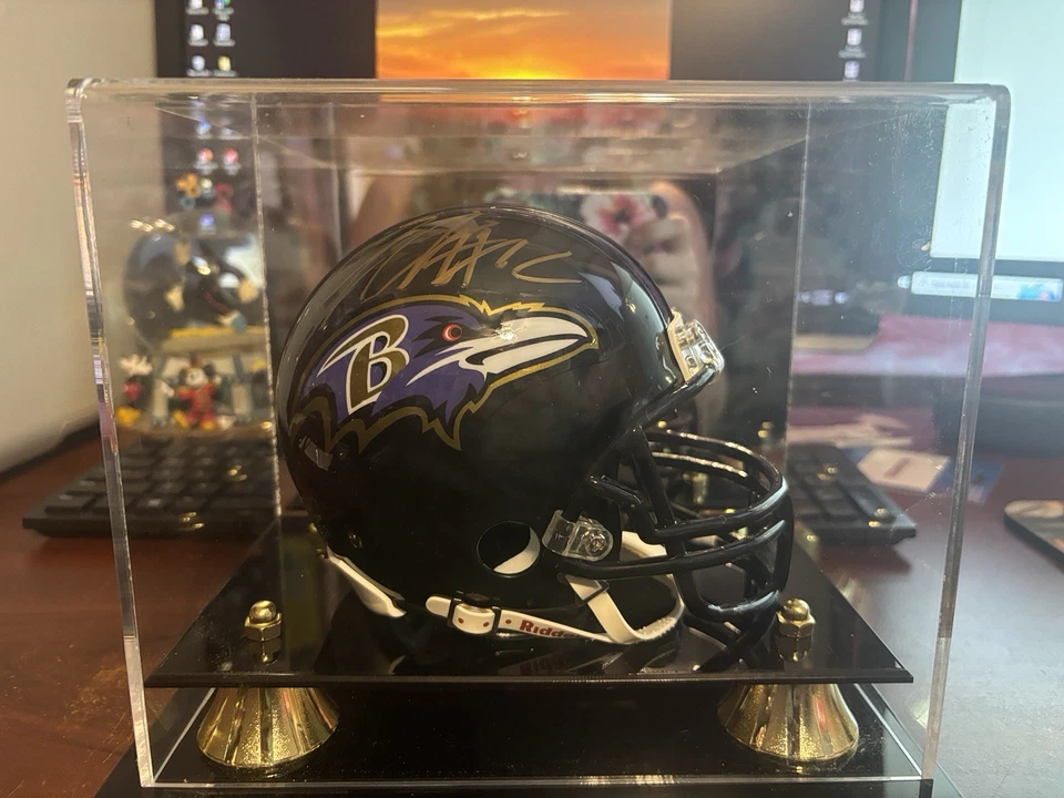 雅各比·琼斯亲笔签名巴尔的摩乌鸦队迷你头盔带真品证明和展示盒 — 第 1/4 张图片