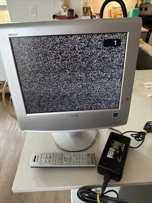 Sony LCD WEGA KLV-S15G10 15" 480i EDTV LCD Television - Retro Gaming - Image 1 of 4