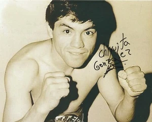HUMBERTO "CHIQUITA" GONZALEZ BOXING HOFer AUTHENTIC ORIGINAL AUTOGRAPHED PHOTO - Picture 1 of 2