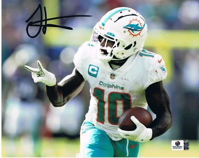 FOTO AUTOGRAFIADA 8 X 10 FIRMADA POR MIAMI DOLPHINS TYREK HILL CON CERTIFICADO DE AUTENTICIDAD Foto 1 de 2