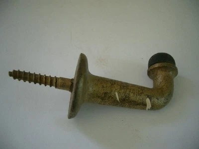 Tope de puerta vintage de 90 grados de montaje en piso de latón con punta de goma Foto 1 de 4