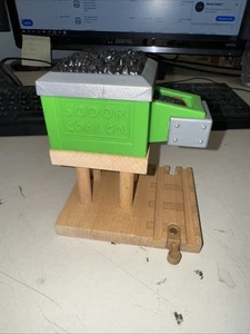 VTG 2003 Thomas & Friends Wooden Railway Green Sodor Coal Co. Loader Station - Picture 1 of 4