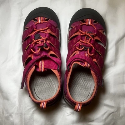 Босоножки KEEN молодежные розовые водонепроницаемые спортивные размер 3 для водных походов без шнуровки 22 сантиметра - Изображение 1 из 4