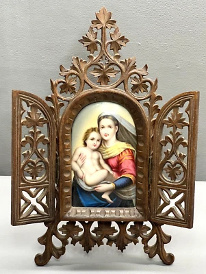 Antiguo marco tríptico de madera tallada Selva Negra, pintura religiosa sobre porcelana Foto 1 de 4