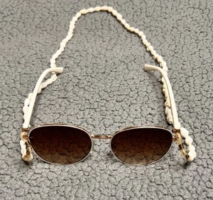 Gafas de sol redondas para mujer con conchas marinas soporte para gafas tostado y marrón - Imagen 1 de 3