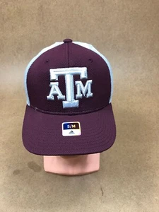 Gorra Adidas Texas A&M Aggies Estructurada Flexible Granate/Gris/Blanco - S/M - Nueva con Etiquetas - Imagen 1 de 6