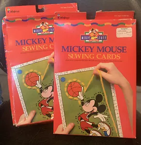 NUEVO Lote de 2 Tarjetas de Costura Disney Mickey Mouse Coser Colorforms De Colección - Imagen 1 de 2