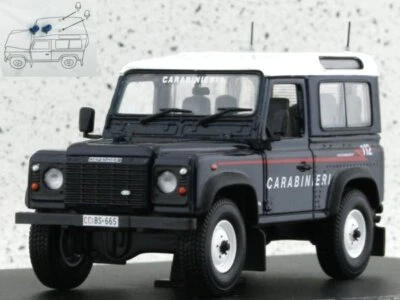 LAND ROVER Defender 90 SW - Carabinieri - Universal Hobbies 1:43 - Immagine 1 di 2