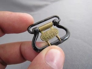 Hebilla de cinturón bifurcada vintage de metal fundido para damas patente de 1882 - Imagen 1 de 6