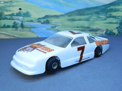 Coche Ranura 1/24 CHASIS FLEXI PARMA, MOTOR PARMA 16D, CARROCERÍA NASCAR "HOOTERS" Foto 1 de 4