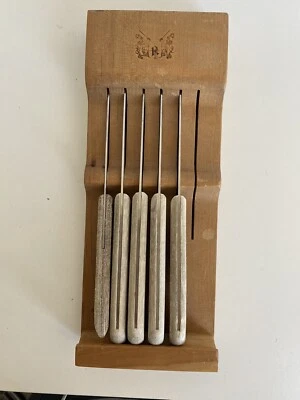 4 cuchillos Victorinox R.H. Researchner Co & 1 Regent Sherwood 1105-5 Foto 1 de 4