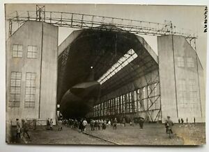 vers 1920 années 4,75 x 7 N&W photo Allemagne dirigeable Zeppelin ZR-3 dans hangar ouvert foule 