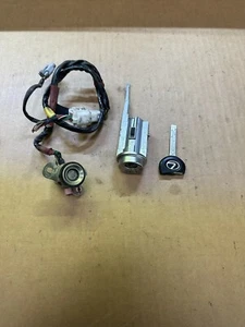 ✅⭐️ 90-94 Lexus LS400 OEM Ignition Lock Cylinder with Key And Driver Door Lock - Picture 1 of 3