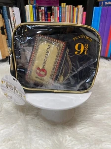 HARRY POTTERY X DANIELLE NICOLE TOILETRY BAG HOGWARTS EXPRESS - Picture 1 of 3