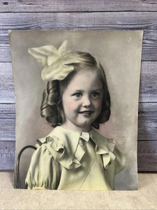 Kleines Mädchen mit Locken und gelbem Band handgetönt 8x10" Foto - Bild 1 von 5