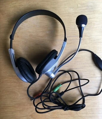 Chateau SK-440 Headphone With Microphone - Fabric Cable With Volume Control - Image 1 of 4