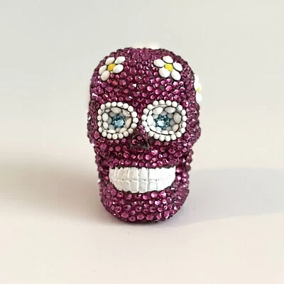 Calavera de flor rosa con estrás de cristal Foto 1 de 4