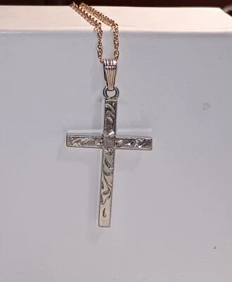 Cadena llena de oro amarillo y cruz de oro blanco de 16 pulgadas Foto 1 de 4