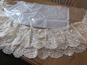 Clear Vinyl Tablecloth Protector Transparent PVC Lace Border 60" Round New - Picture 1 of 12