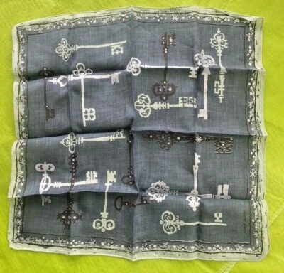 Pañuelo Jeanne Miller Vintage Azul, Azul Claro, Plateado, Gris y Negro con Llaves  Foto 1 de 3