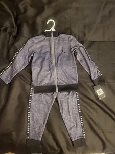 Size 4 Boys Jordan Sweat Suit - Picture 1 of 1