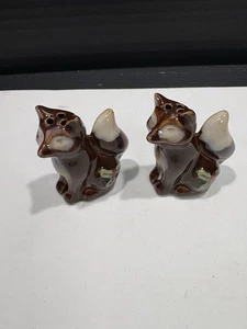 Vintage Pair Of Foxes  Holly Winter Holiday Salt & Pepper Shaker Set w/Plugs  - Picture 1 of 7