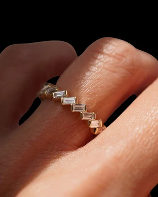 Anello di fidanzamento in argento sterling 925 con lunetta taglio baguette in... - Immagine 1 di 4