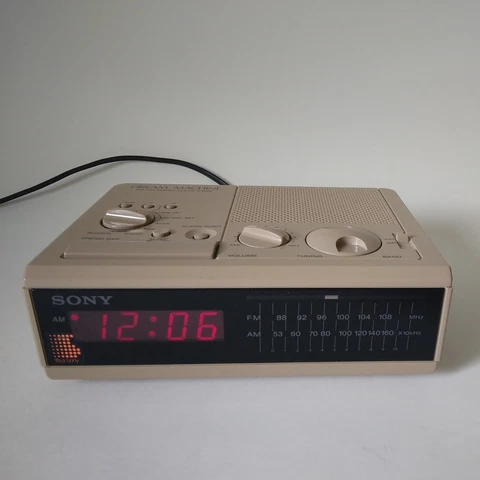Sony Dream Machine ICF-C2W Alarm Clock-1988-AM FM-Biege-Corded-Tested Works-VG Cover
