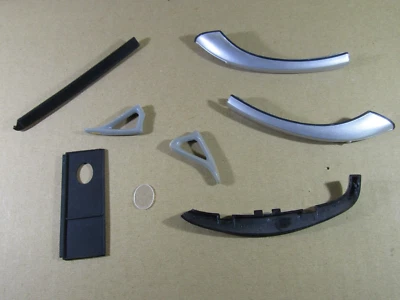 323U Vintage Lotto Pezzi Tenendo Plastica Da Veicoli Al 1:18 Paraurti Porta - Immagine 1 di 4