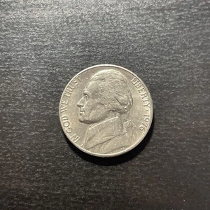 U.S. Currency Coin -- 1976 Jefferson Nickel Five 5 Cents - Picture 1 of 2