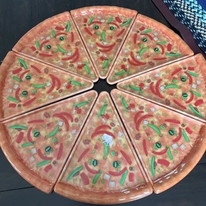 Vintage 90s FULL PIZZA DEBORAH MALLOW PLATES RARE PLASTIC DISH 8 Pieces - Picture 1 of 2