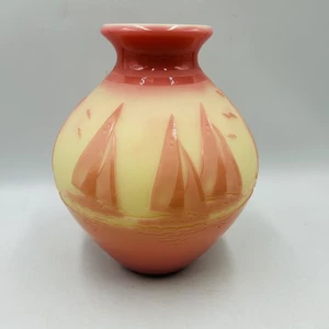 Fenton Burmese Glass Kelsey Murphy SUNSET SAILS BomKamp 32/350 Cameo Vase - Bild 1 von 9