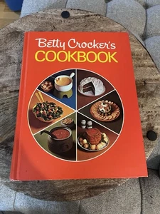 Betty Crocker's Cookbook 1974 22nd Print Red Pie Cover Hardbound - Picture 1 of 10