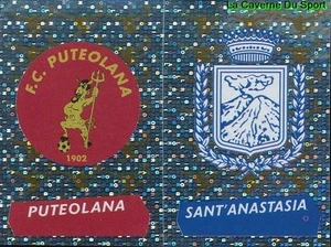 701 SCUDETTO FC.PUTEOLANA SANT'ANASTASIA ITALIA STICKER CALCIATORI 2001 PANINI - Picture 1 of 1