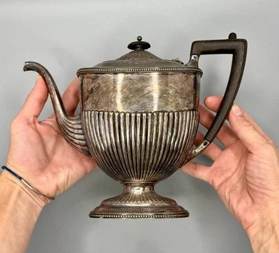 ⭕️ GORHAM REGENCY STYLE SILVERPLATE TEAPOT 2.75 PT — RIBBED FEDERAL DESIGN - Image 1 of 4