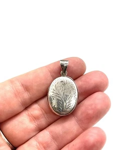 Vintage 925 STERLING SILVER Ornate Floral Etched Oval Locket Pendant - Picture 1 of 5