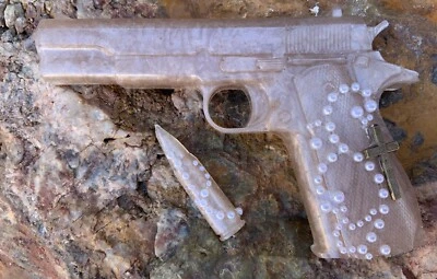 Arte de pistola objeto de arte inusual revólver arte resina pistola perlas cruz arte alterado regalos Foto 1 de 4